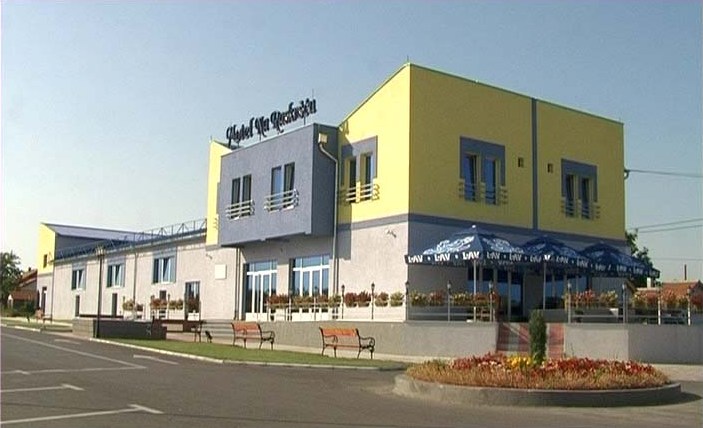 M na raskršću, restoran sa prenoćištem